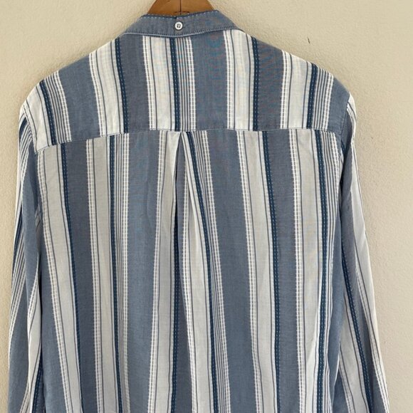 BELLA DAHL Blue & White Striped Tie Front Blouse is New w/o Tags! Size MEDIUM - Picture 2 of 6